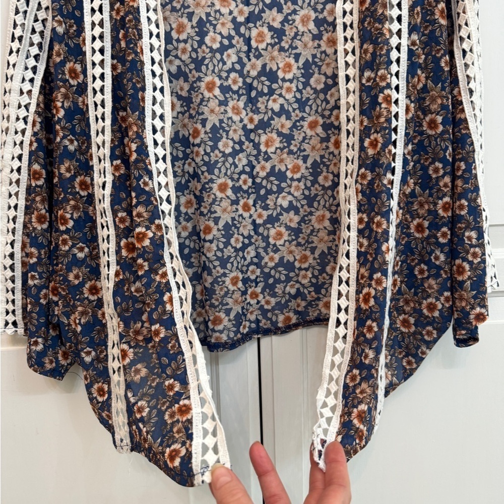 Floral Cottagecore Blue and White Open Cardigan with Lace Size M. - Picture 4 of 5